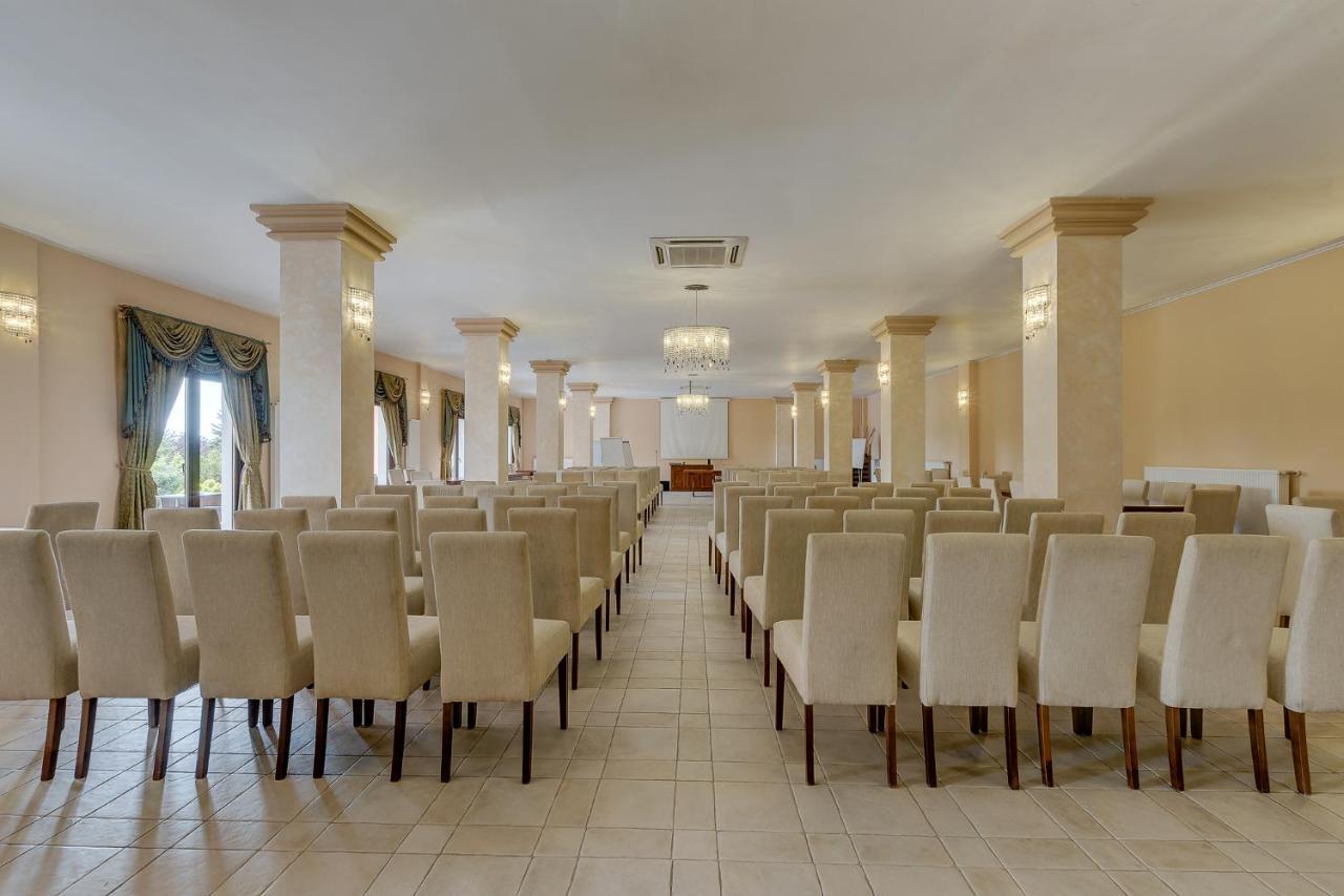Club Insieme Grand Resort Potlogi Exterior photo